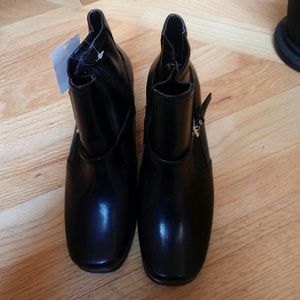 Brand new with tags never worn !