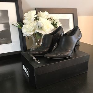 TAHARI TYLER BLACK LEATHER BOOTS BOOTIES 8 M