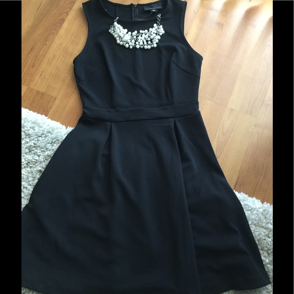 💕3/$15💕 Fit & Flare Dress
