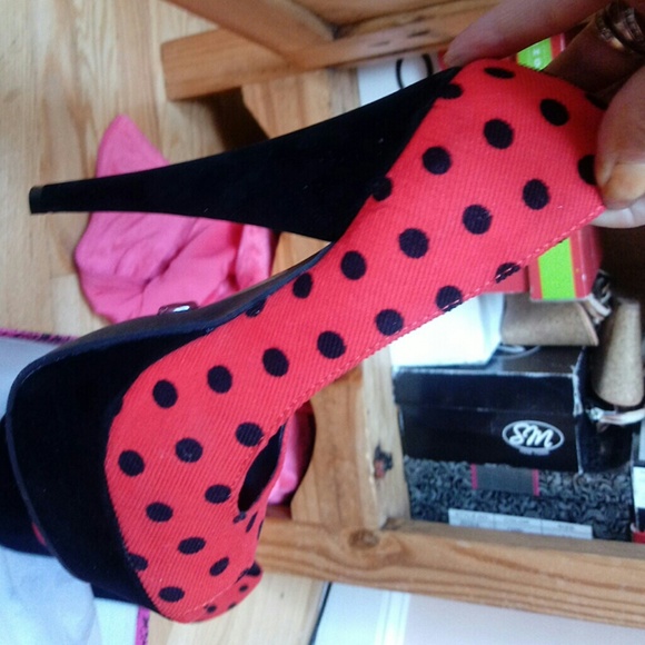 Brand new never worn , red and black polka dot - Picture 4 of 7
