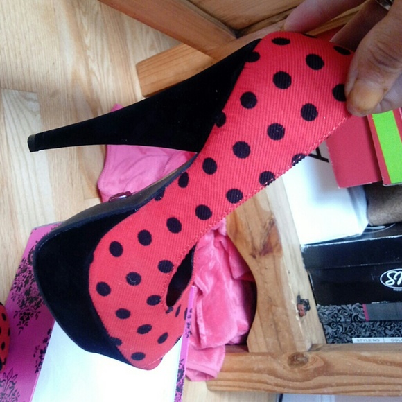 Brand new never worn , red and black polka dot - Picture 7 of 7