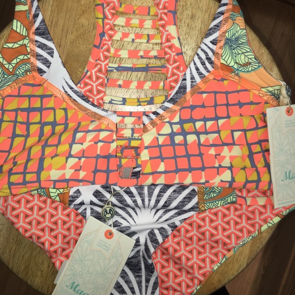 Maaji Other - NWT 💛 MAAJI REVERSIBLE SMALL SET