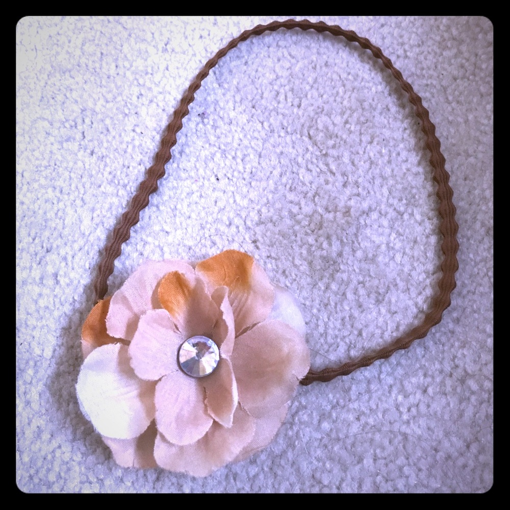 HOST PICK! 12/5 🎉 NEW Handmade flower headband
