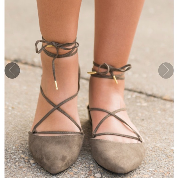 Khaki lace up pointy toe flats - Picture 2 of 6