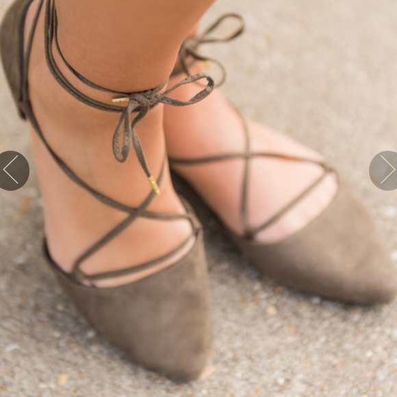 Khaki lace up pointy toe flats - Picture 3 of 6