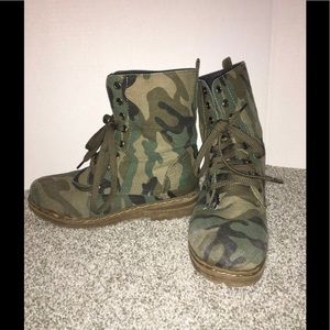 Camo print combat boots Camo print combat boots