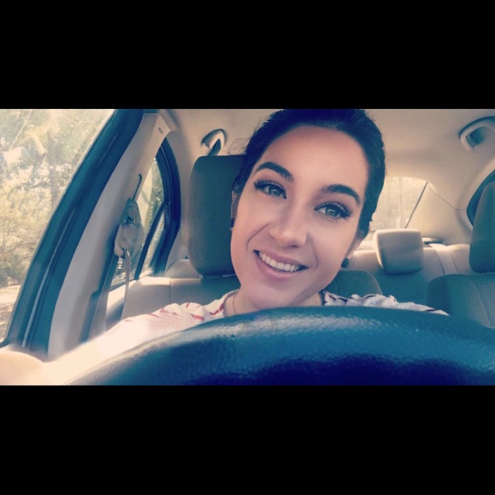 Meet your Posher, Claire