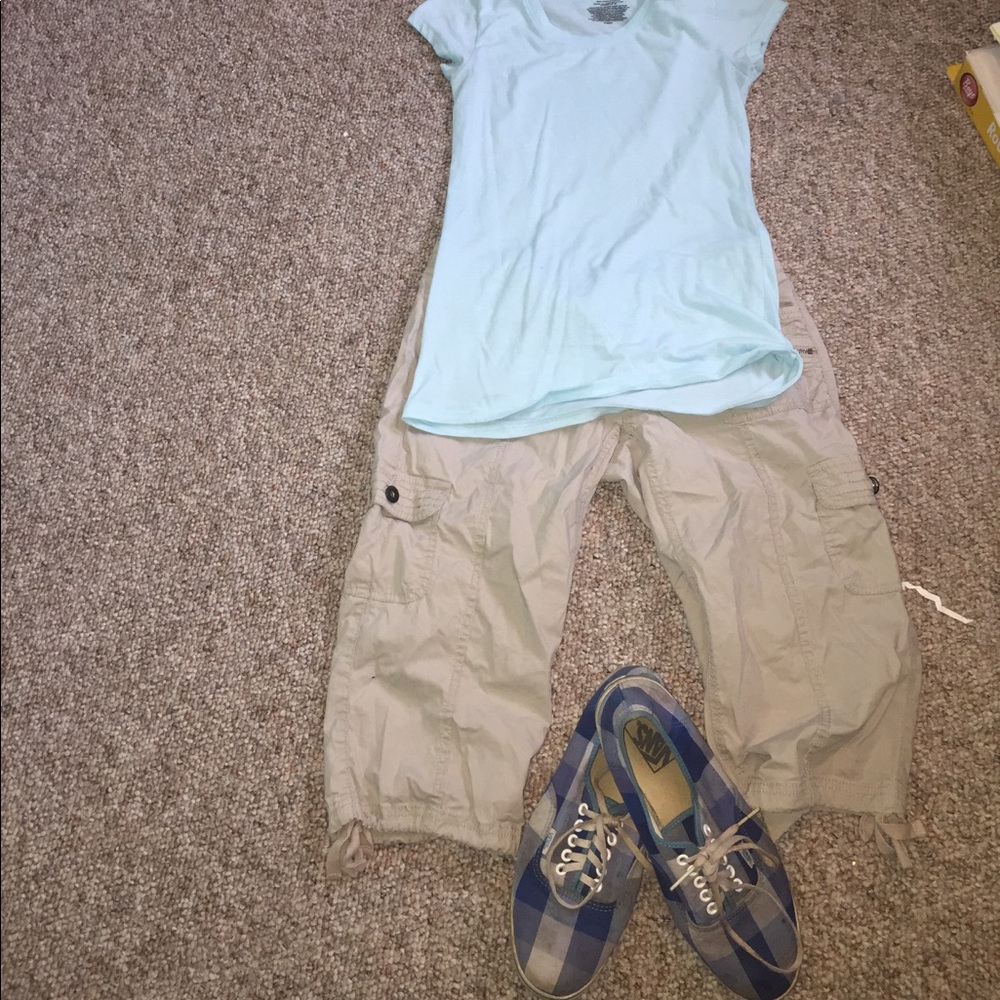 {NWOT} Cute and Comportable Beige Cargo Shorts