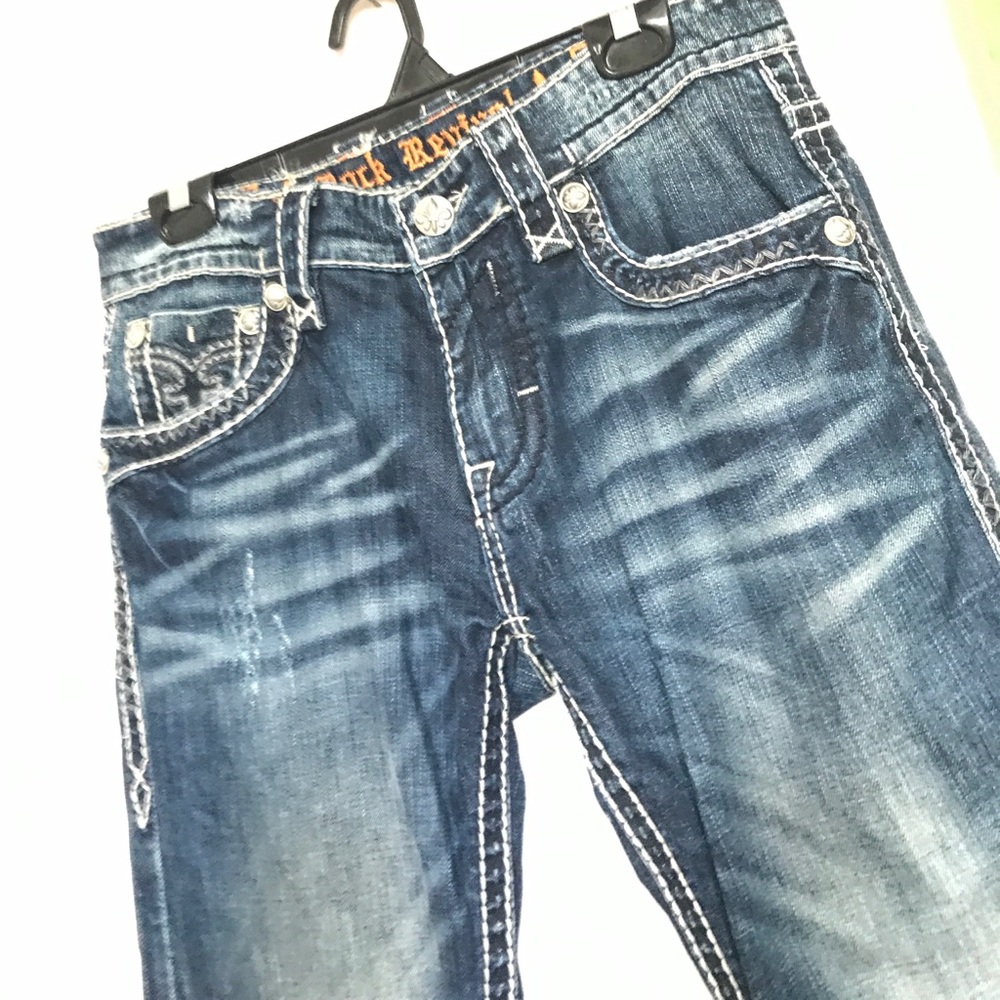 Selling buckle jeans