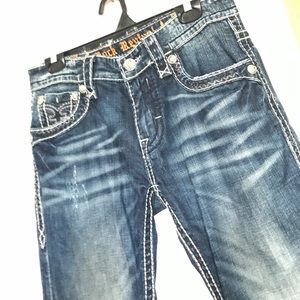 Selling buckle jeans