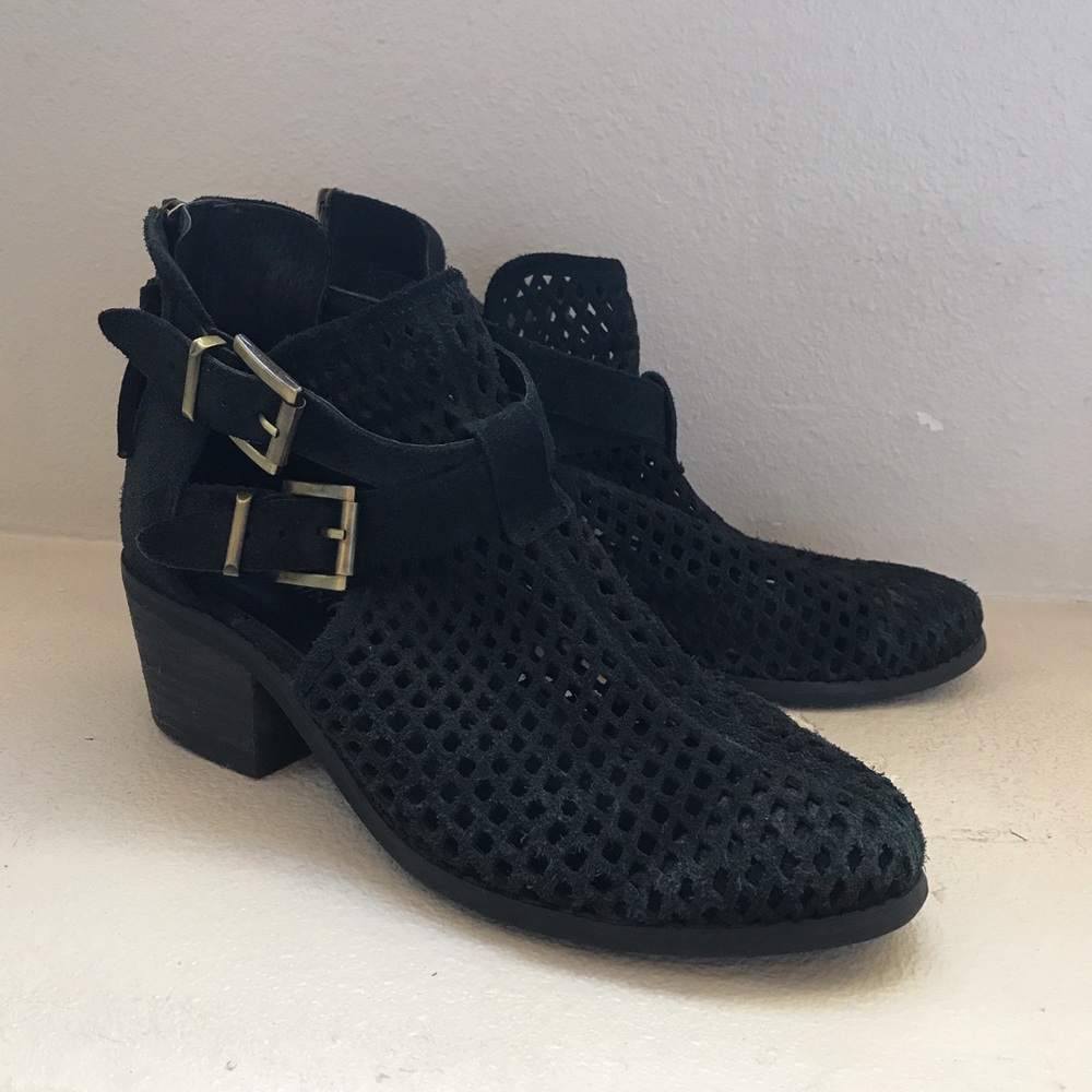 Black Hole Booties
