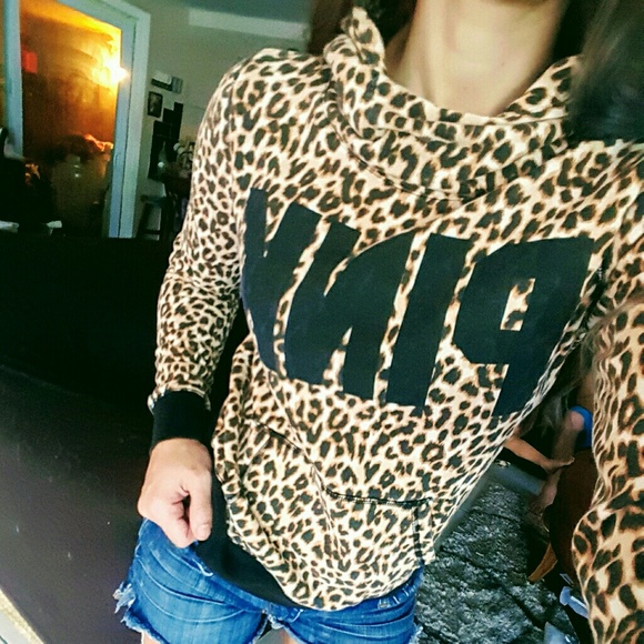 HTF, cheetah logo vs pink funnel neck - Picture 4 of 6