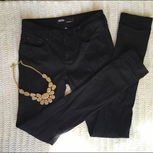 CLOSET CLOSING UO BDG cigarette black skinny jeans