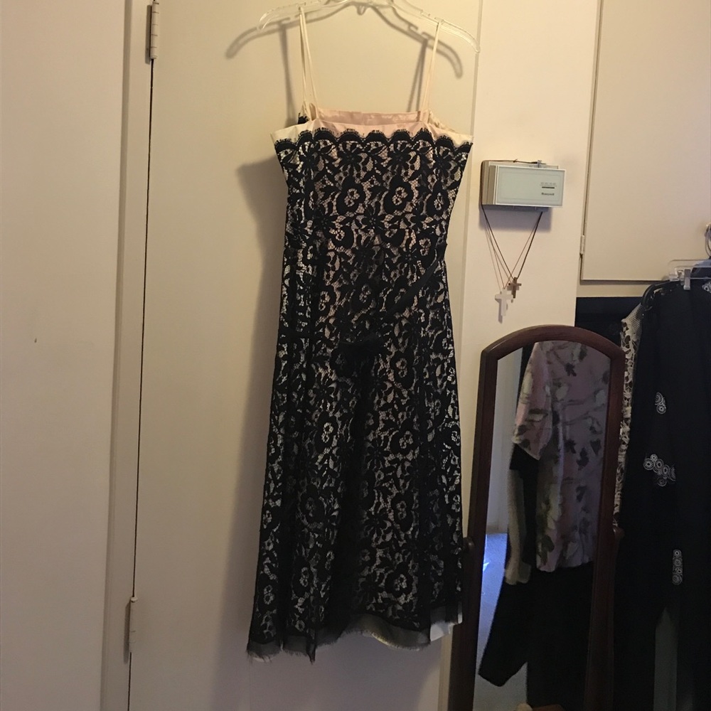 Lace dress with belt