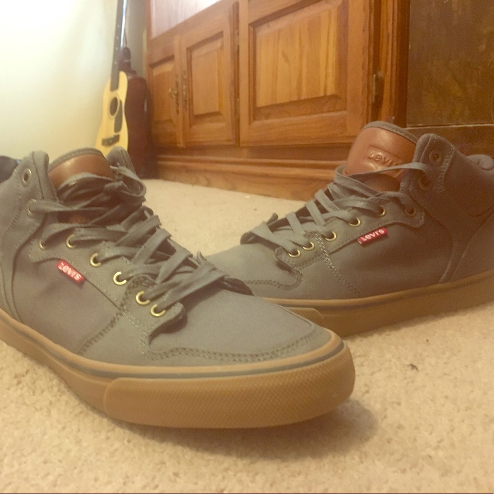 Levi's shoes size 9