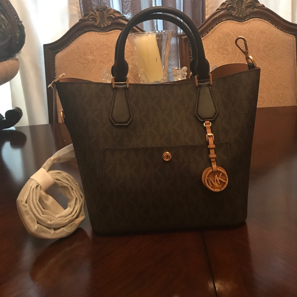 MICHAEL KORS Greenwich Lg Grab Bag