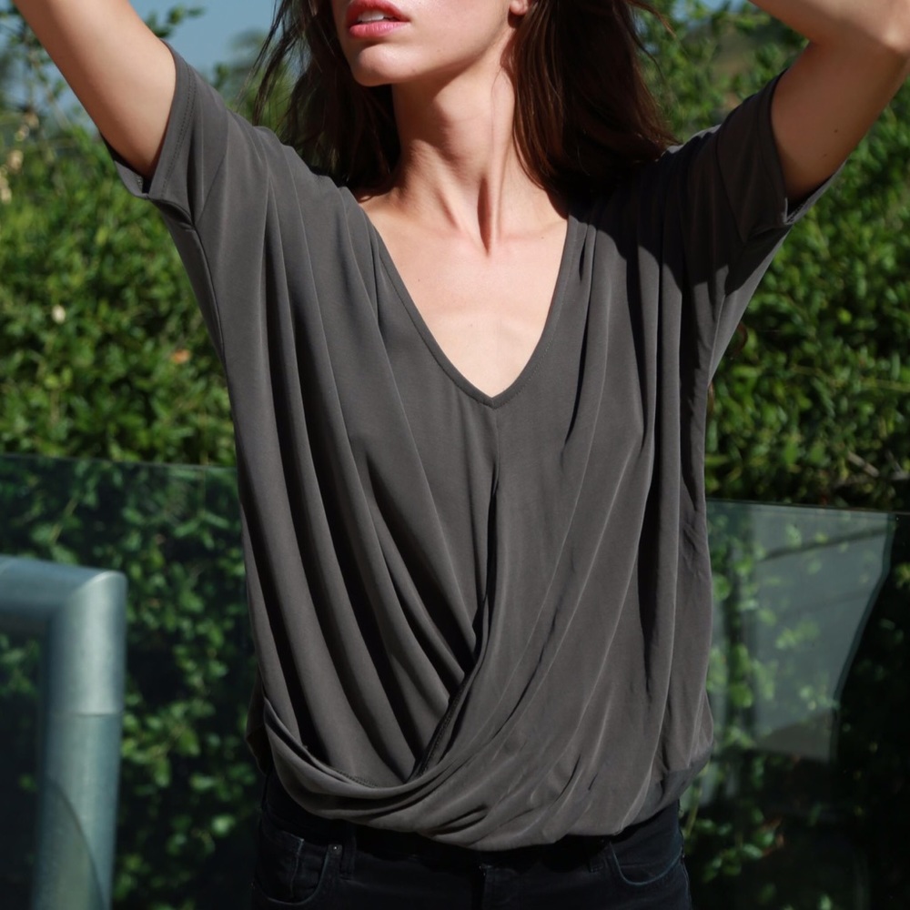 LAST ONE ☝️ Flow and twist V Neck top