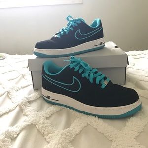 Selling Air Force 1 low