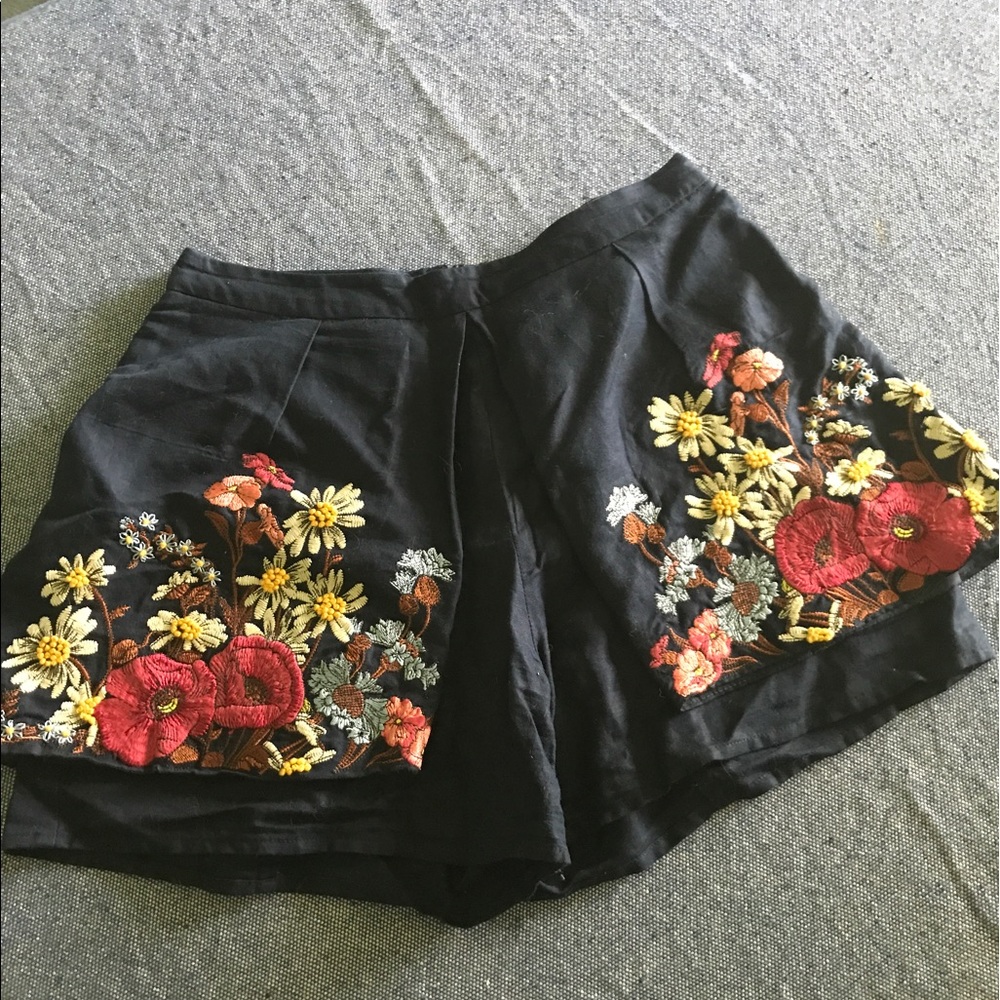 Elevenses Navy embroidered shorts