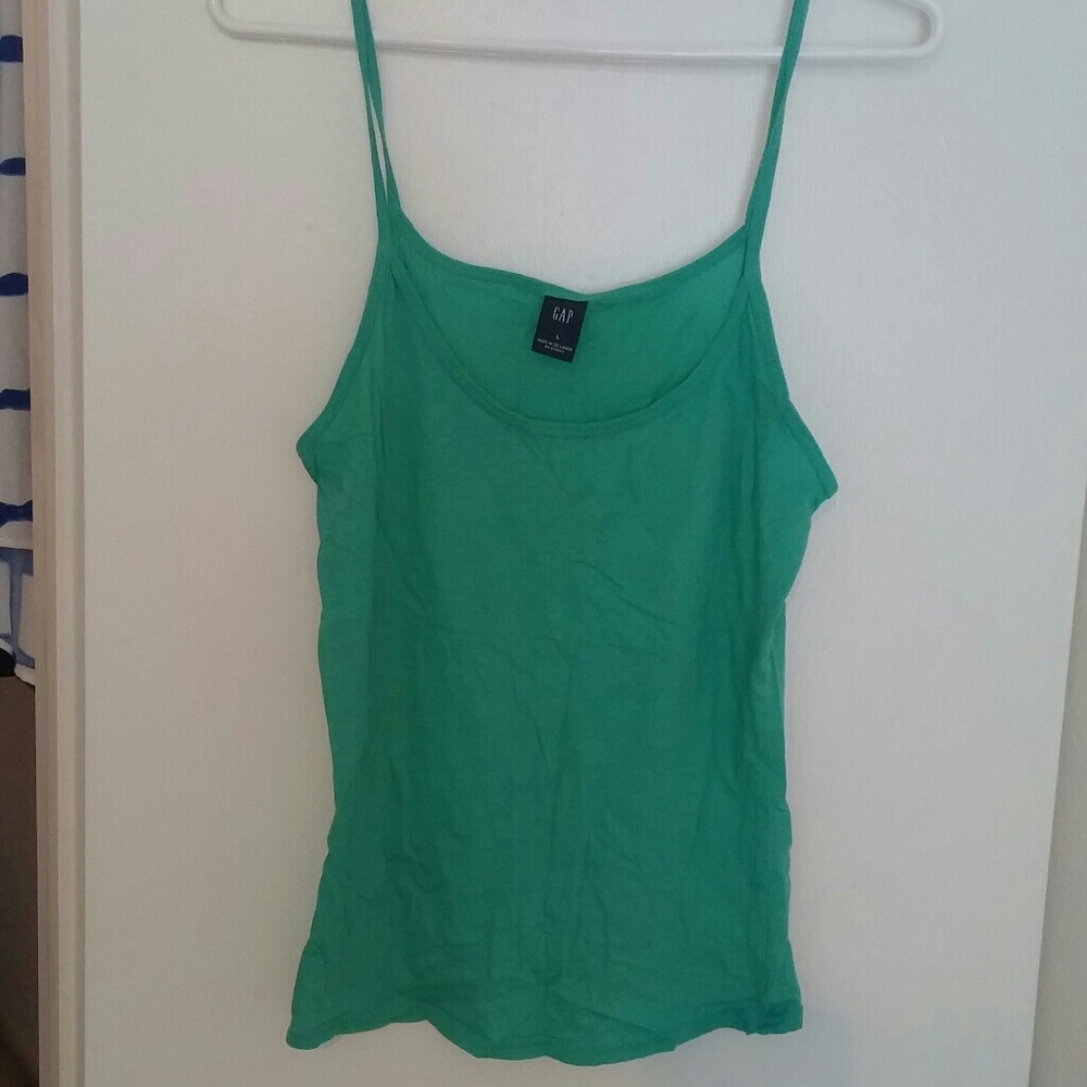 Green featherweight tank top from Gap. Sz L.