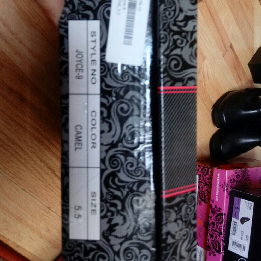 Brand New never worn , still on box , size 5.5 - Picture 7 of 8