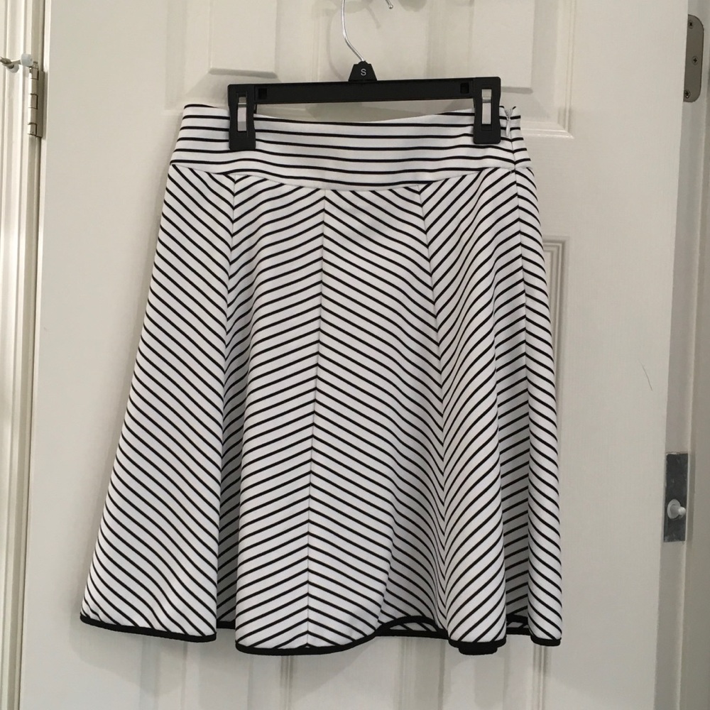 Black and white swing skirt