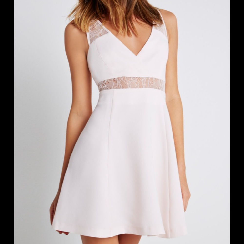 Sale🎉BCBGENERATION full skirt v neck dress