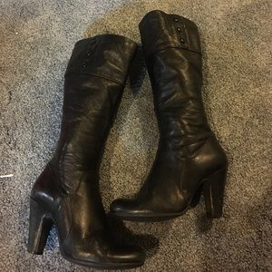 Size 7 Tall Black Leather Clarks