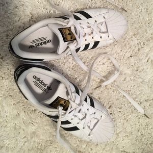 Adidas superstars