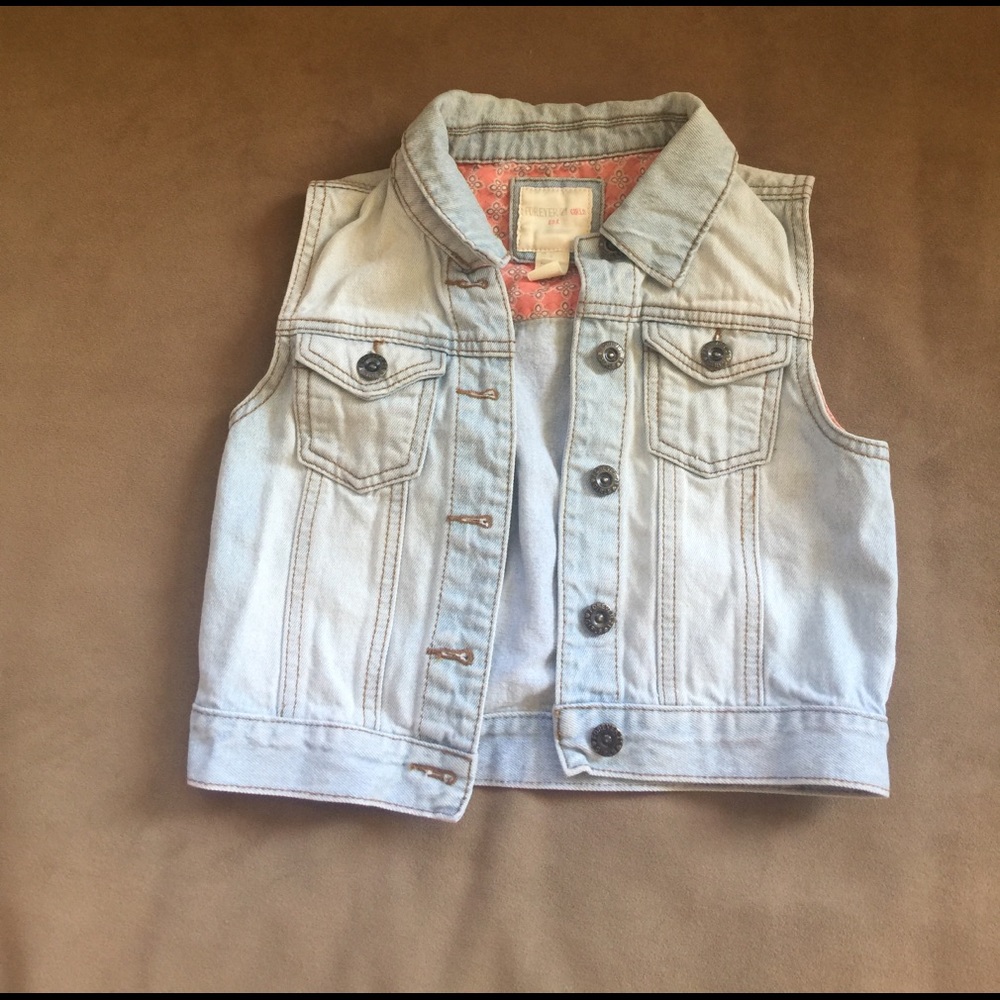 Super cute denim jean jacket!