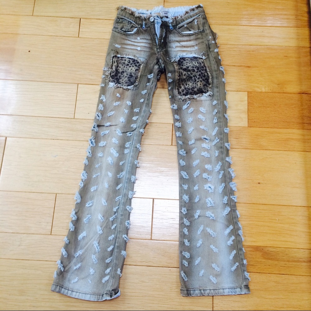 Really unique distressed and hand made pants 👖