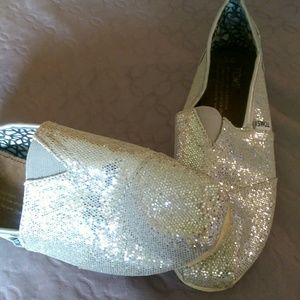 TOMS Size 6 Silver Glitter