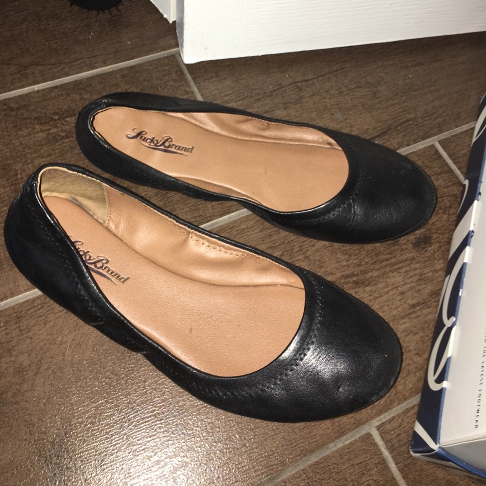 Lucky brand flats - super comfy