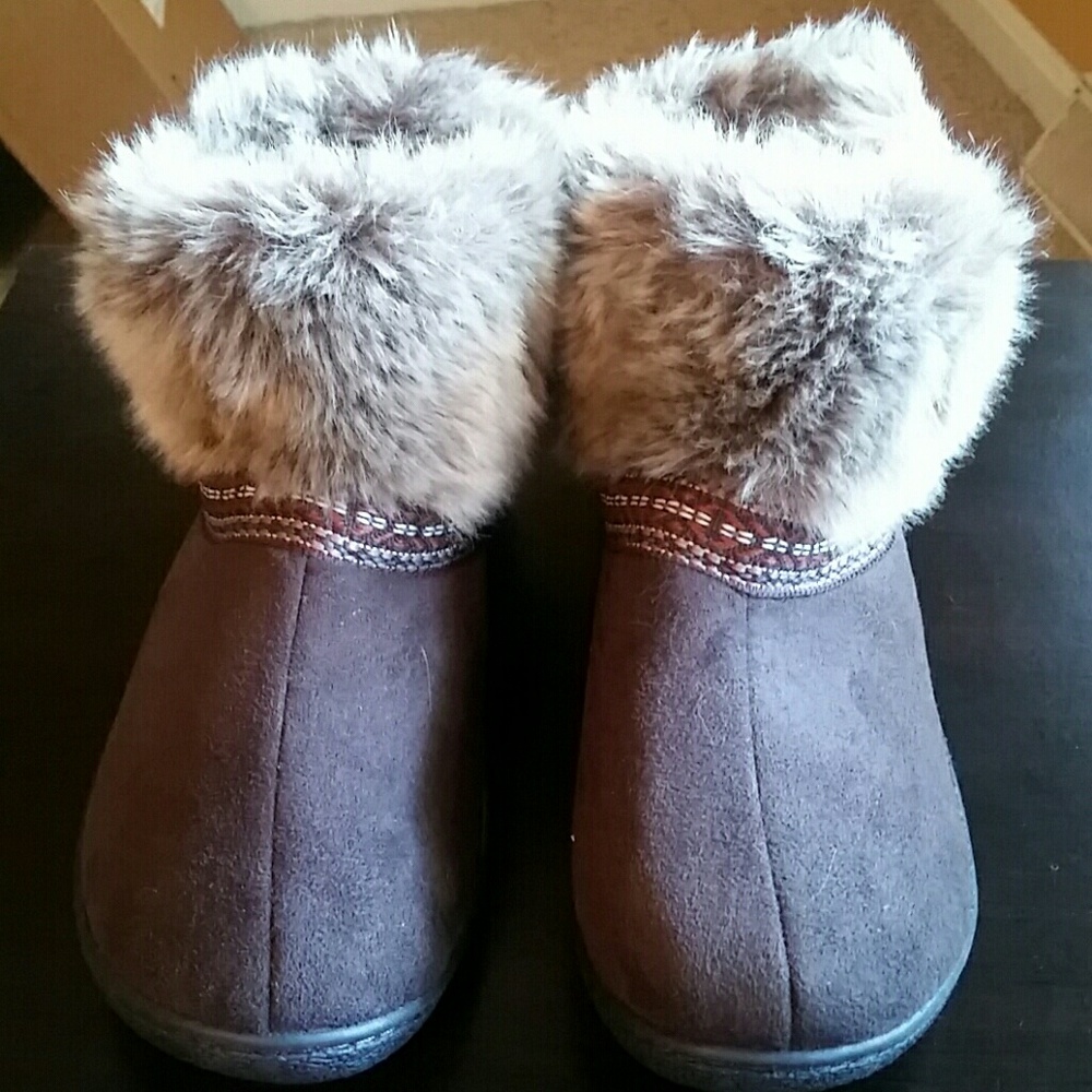 Isotoner Microsuede Low Bootie Slipper size 7.5-8