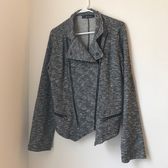 Asymmetrical blazer - perfect with black skinnies! - Picture 1 of 4