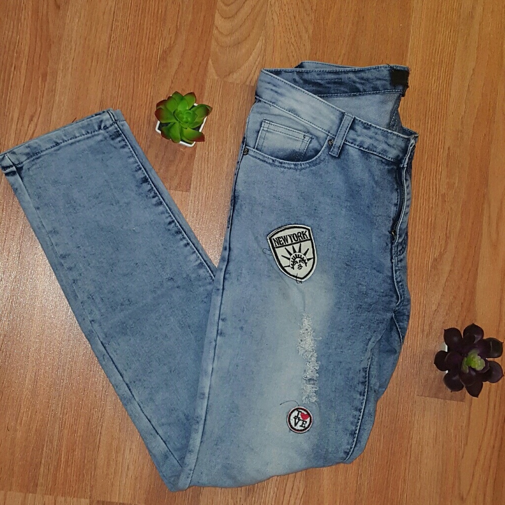 Distressed boyfriend jeans