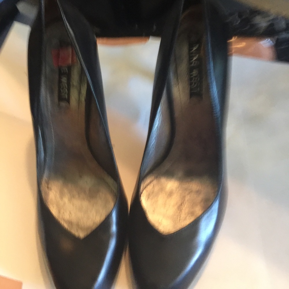 Nine West black heels w point toe