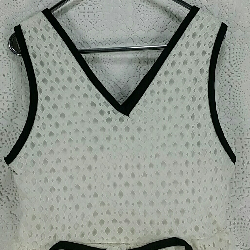 SALE***White Eyelet Tunic. Kids :) - Picture 3 of 5