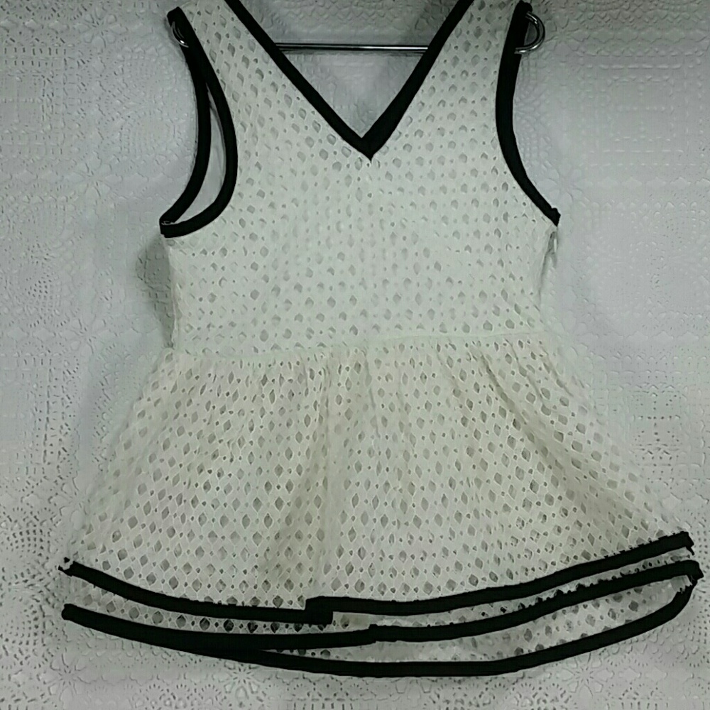 SALE***White Eyelet Tunic. Kids :) - Picture 5 of 5