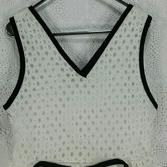 SALE***White Eyelet Tunic. Kids   :) - Picture 3 of 5
