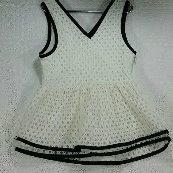 SALE***White Eyelet Tunic. Kids   :) - Picture 5 of 5