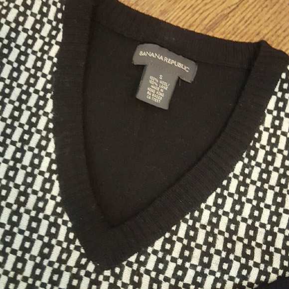 Banana Republic Sweater - Picture 2 of 4