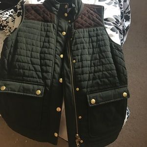 Vineyard vines quilted vest