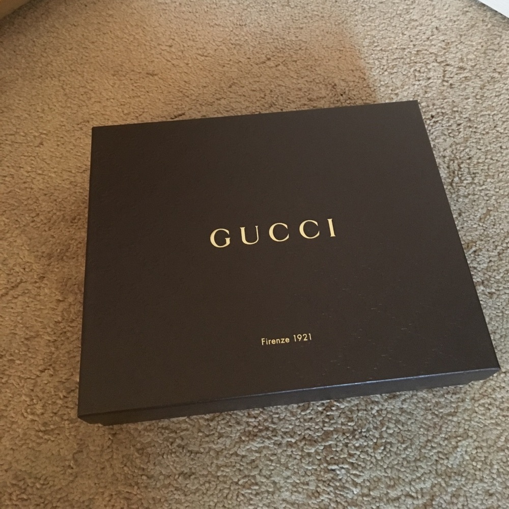 Dark brown Gucci box