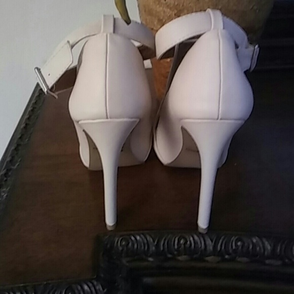 Shoes - Picture 3 of 4