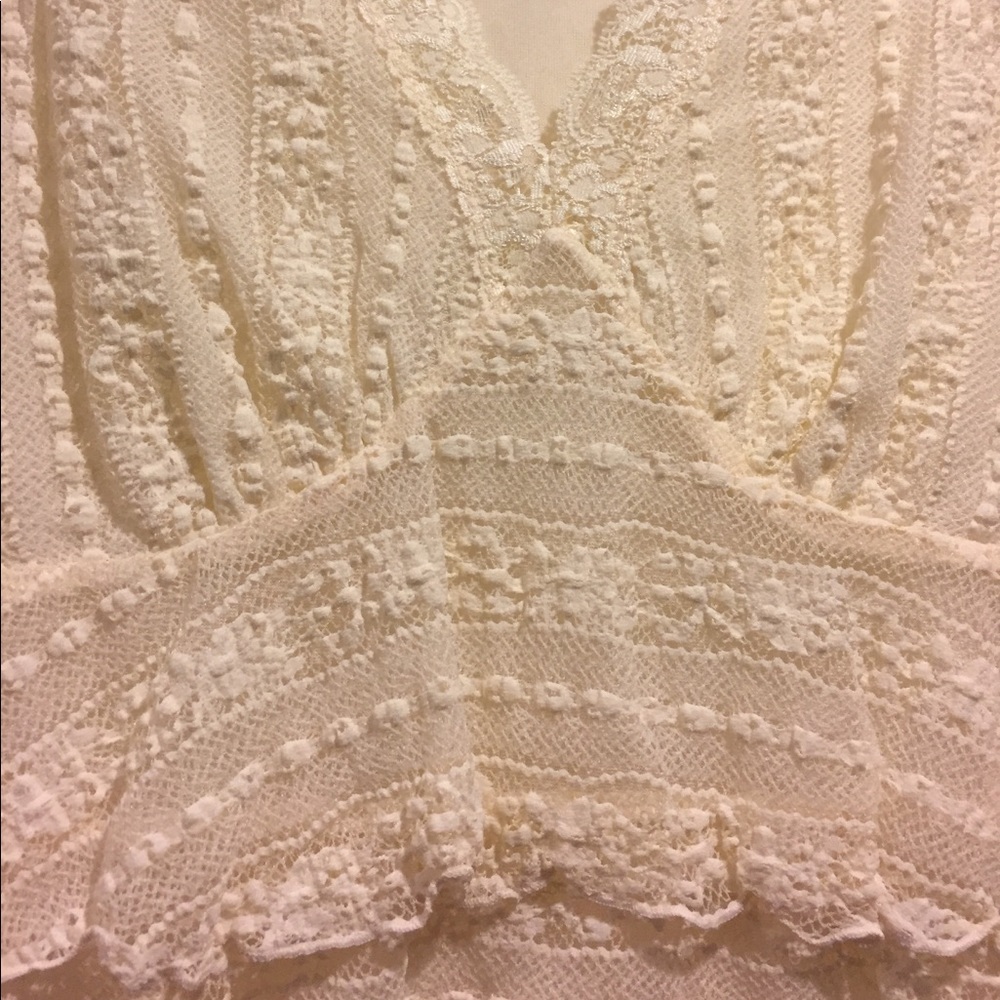 Beautiful Lace Tank - Picture 3 of 4