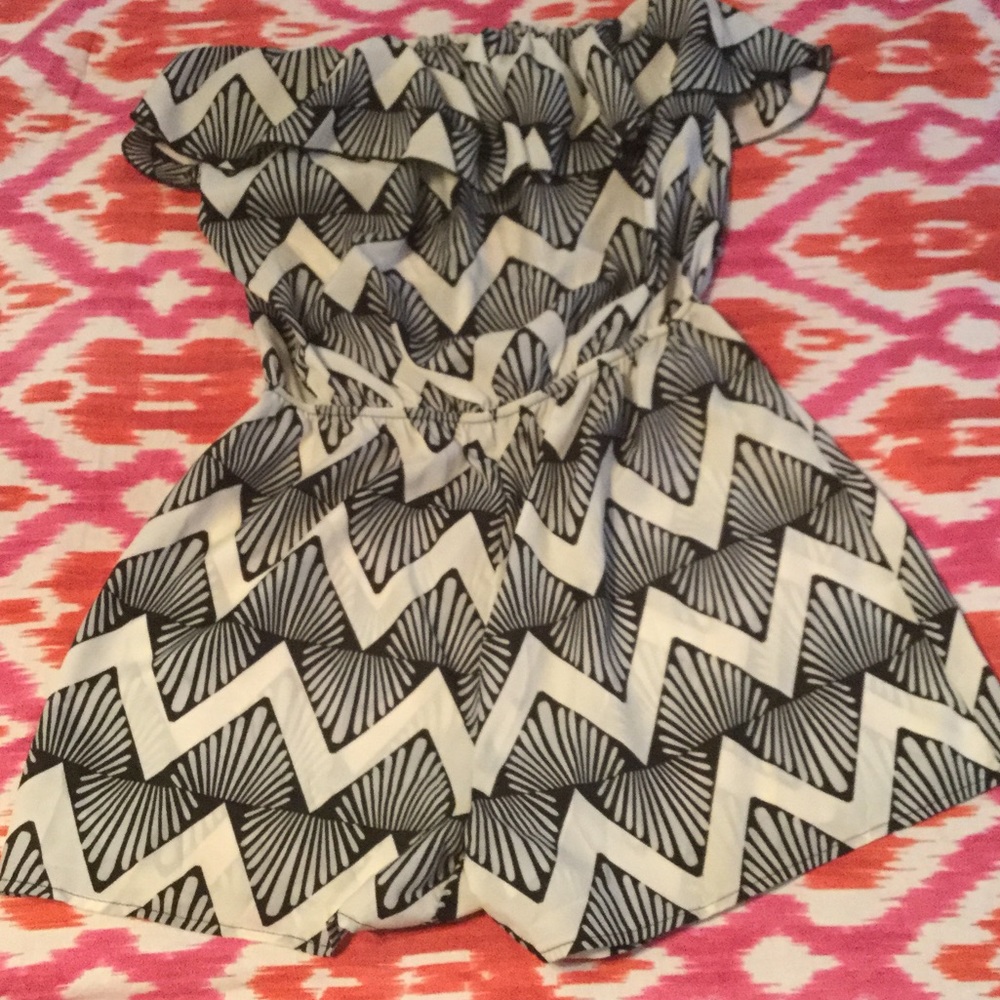 Black and white patterned romper size Medium