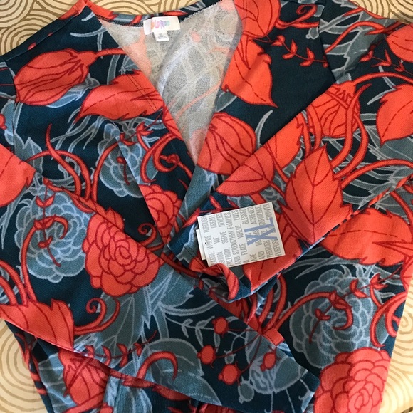 LuLaRoe Sweaters - BNWT lularoe XL Sarah cardigan with pockets