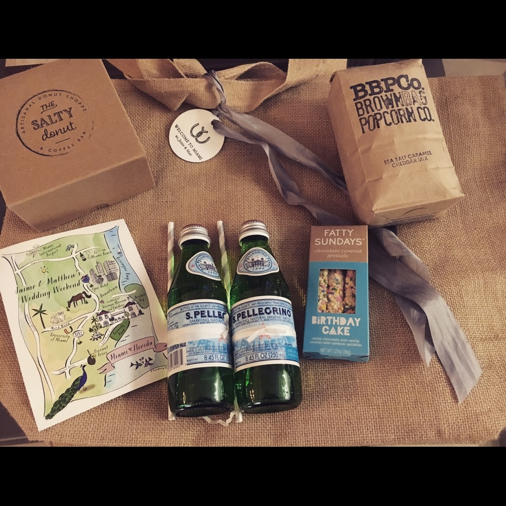 SOLD-Gift bag set- great for bridesmaids! Qty 12