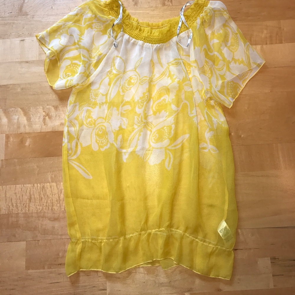 Guess sheer top small yellow white flower short